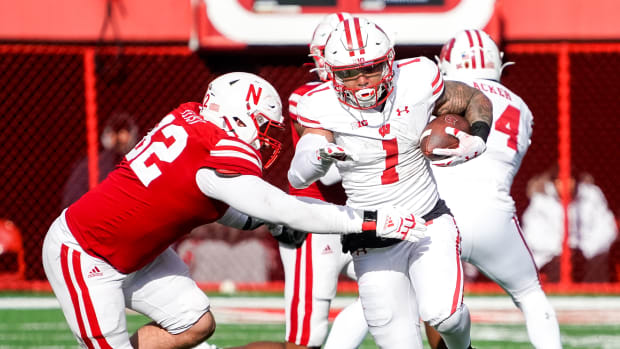 Wisconsin running back Chez Mellusi carrying the football against Nebraska.